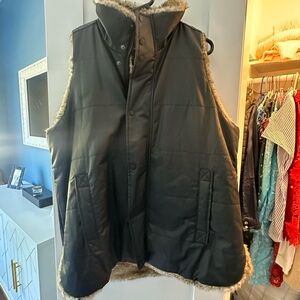 Tuckernuck Reversible Black Vest with Faux Fur Edging